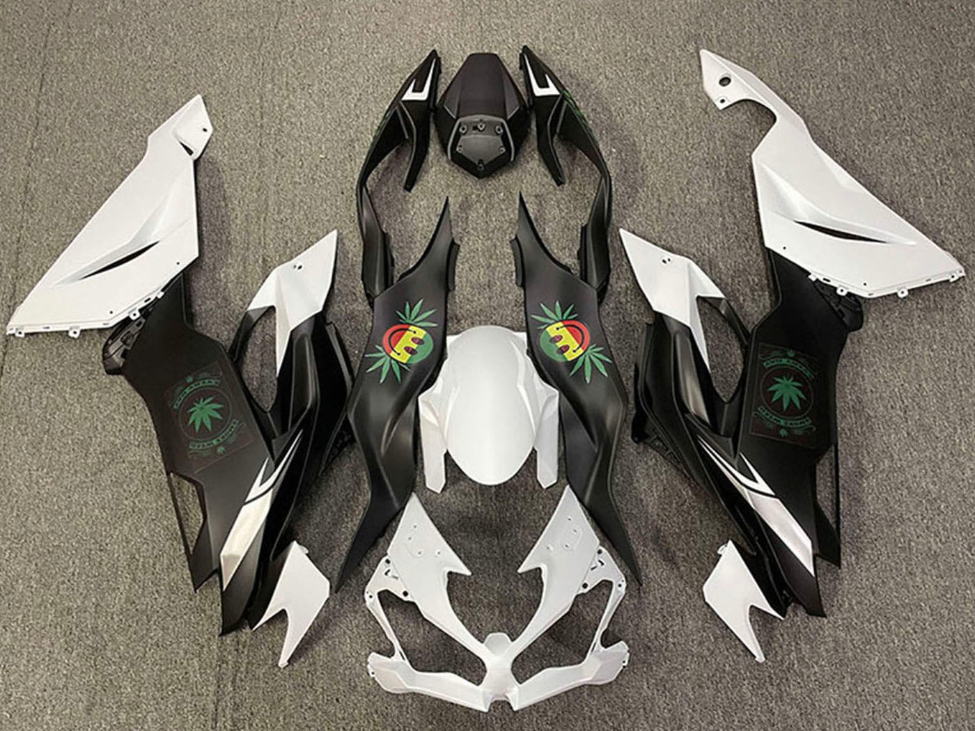 2019-2023 White Black Happy Face Kawasaki ZX6R Fairing Kit