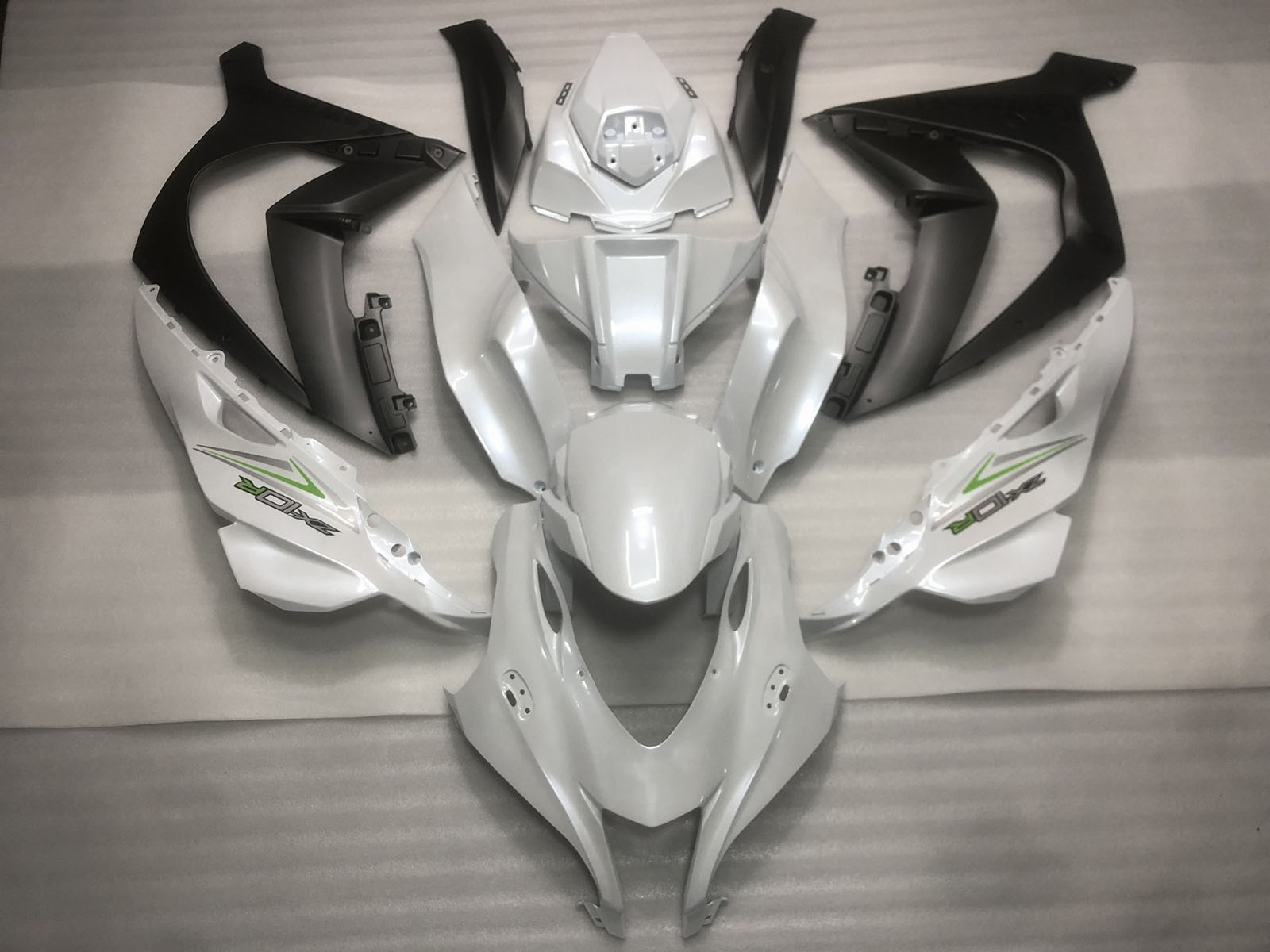 2016-2019 Pearl White Black Green Kawasaki ZX10R Fairing Kit