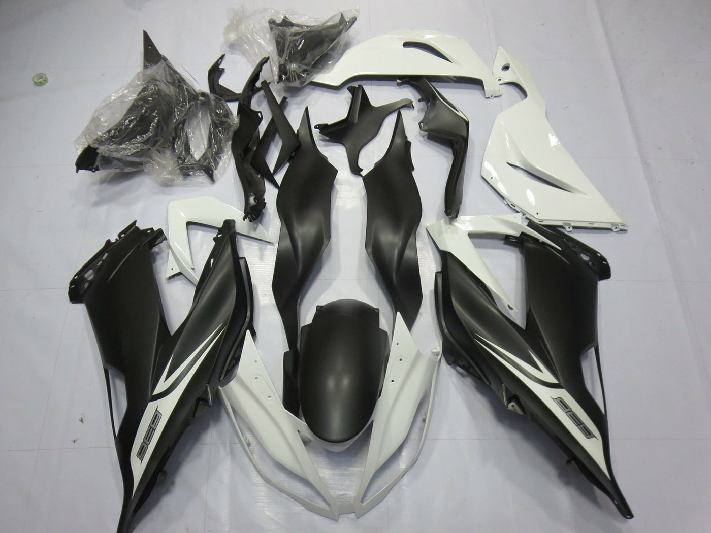 2013-2018 White Matte Black Kawasaki ZX6R Fairing Kit