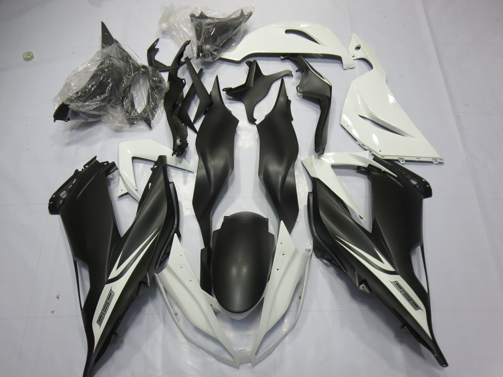 2013-2018 White Matte Black Kawasaki ZX6R Fairing Kit