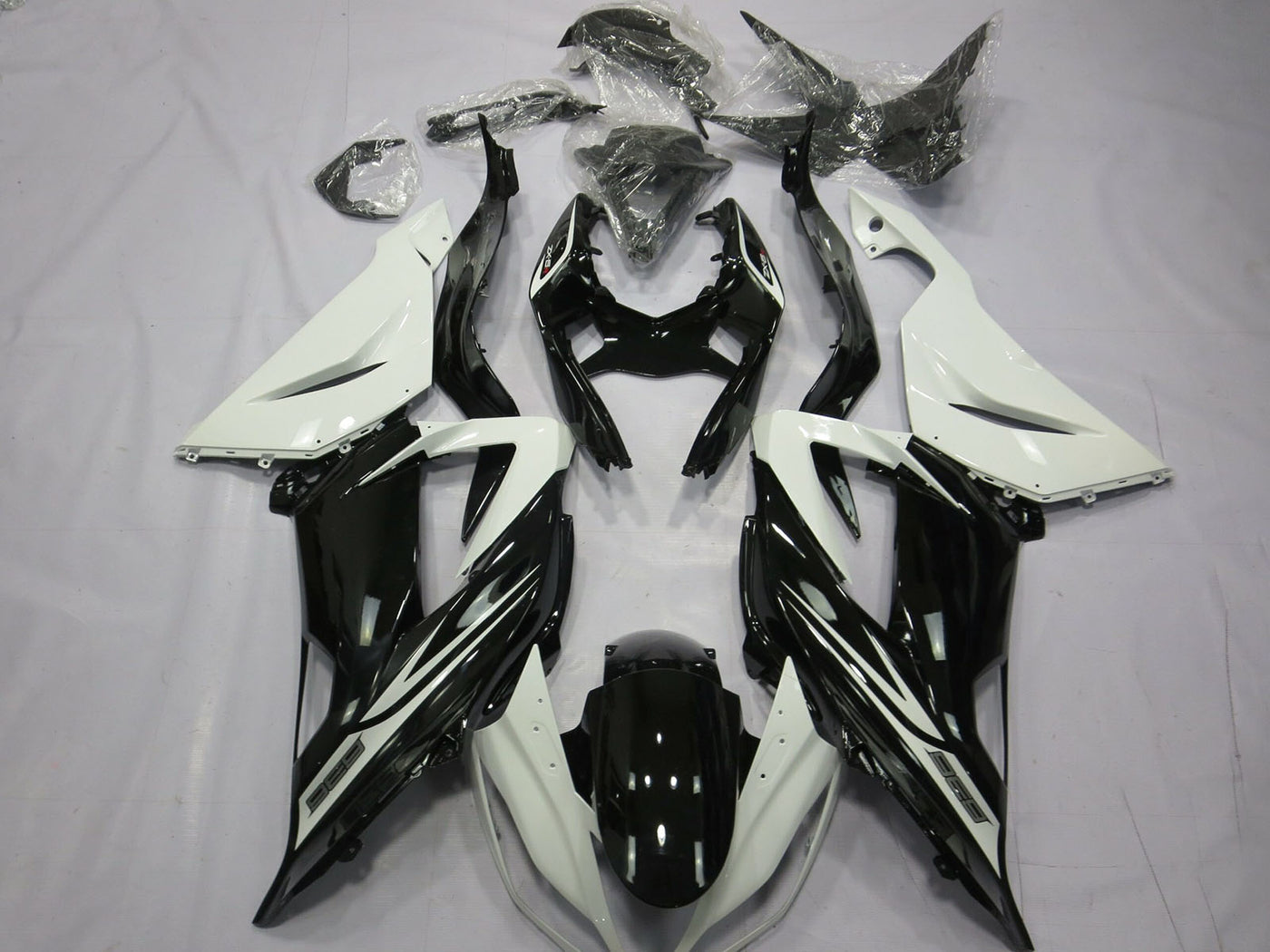 2013-2018 White Glossy Black Kawasaki ZX6R Fairing Kit