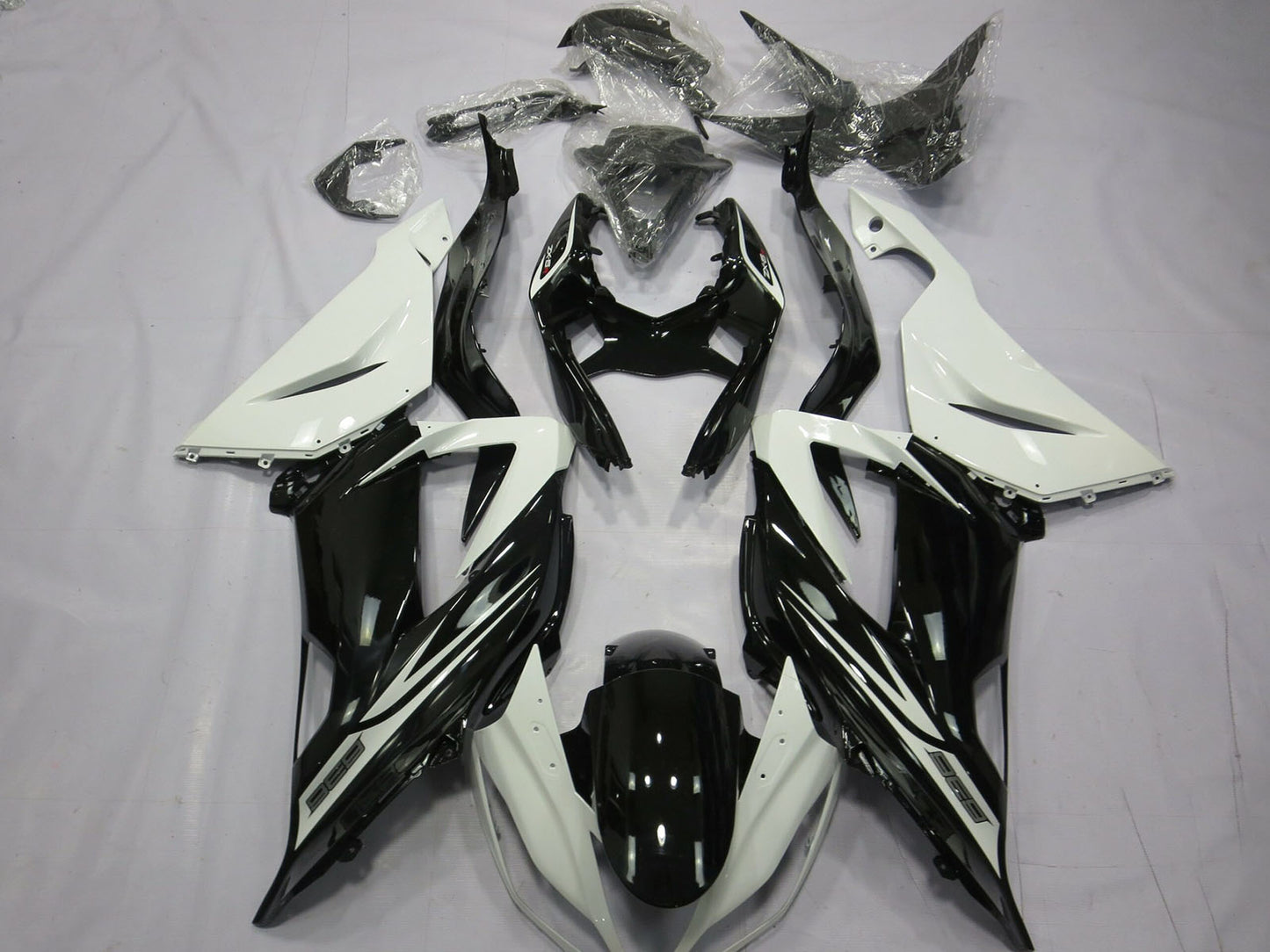 2013-2018 White Glossy Black Kawasaki ZX6R Fairing Kit