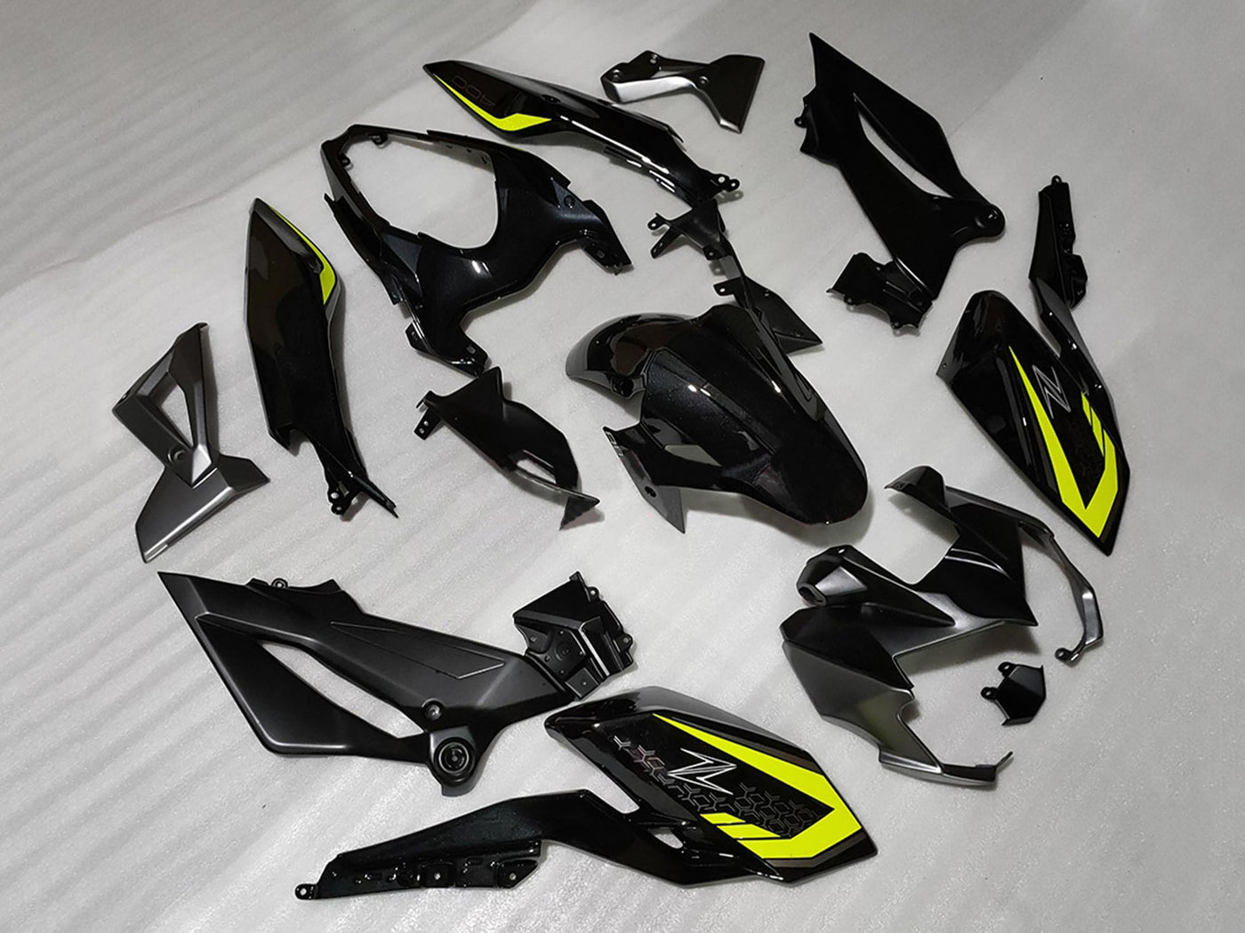 2018-2024 Black Yellow Kawasaki Z400 Fairing Kit