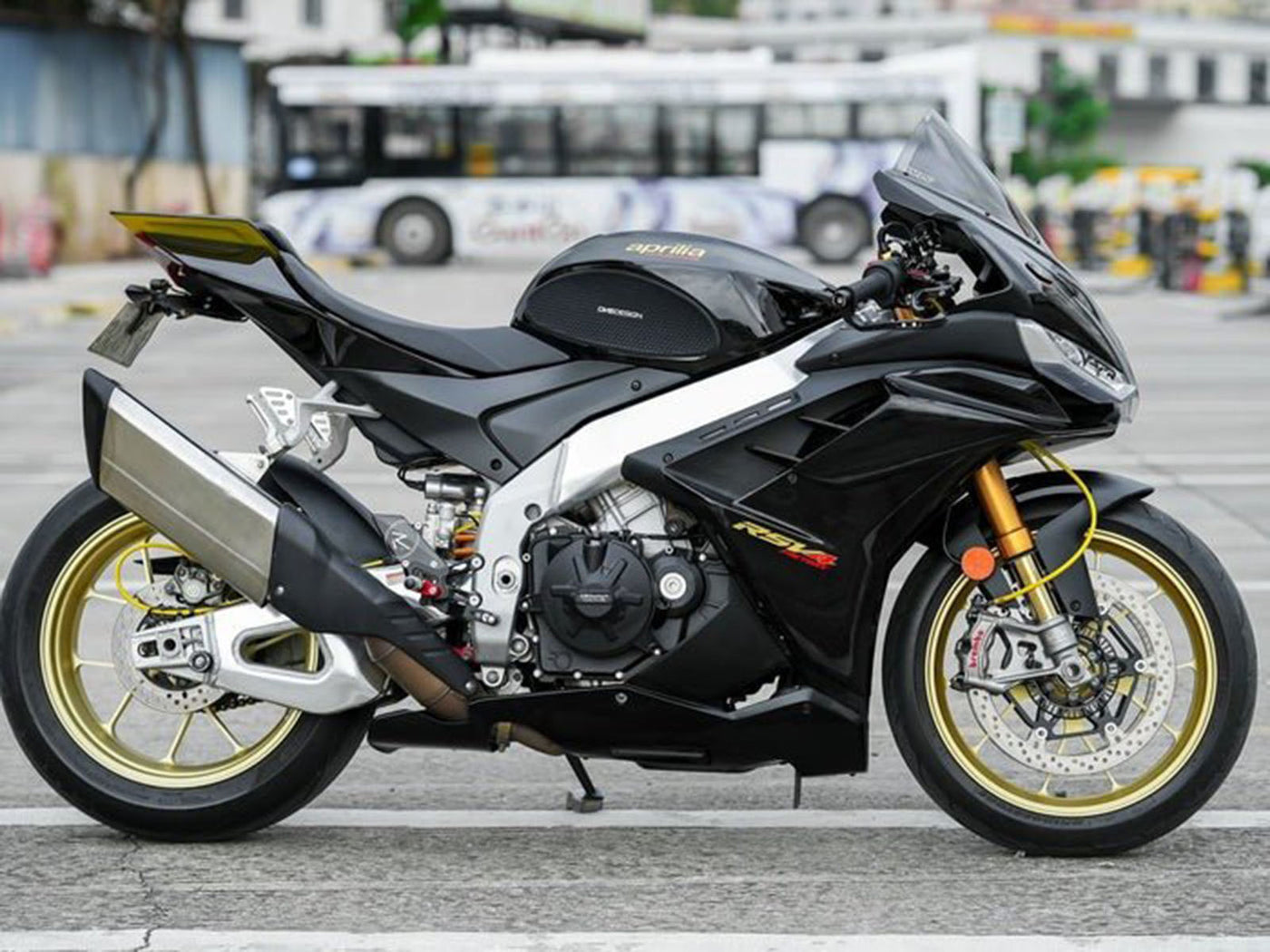 2021-2024 Black Aprilia RSV4 1100 Motorcycle Fairings， Purchase 2021-2024 Black Aprilia RSV4 1100 Motorcycle Fairings UK - UK