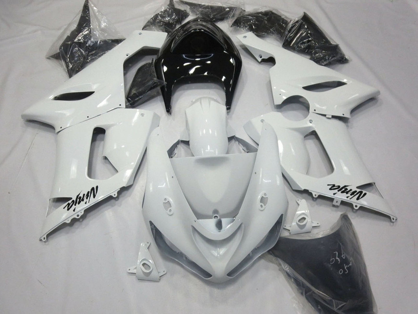 2005-2006 White Black Kawasaki ZX6R Motorcycle Fairings， Purchase 2005-2006 White Black Kawasaki ZX6R Motorcycle Fairings UK - UK